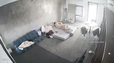 黑客破解家庭网络摄像头偷拍❤️住毛坯房的年轻情侣疯狂做爱 有时一天做爱几次（59V) (13)